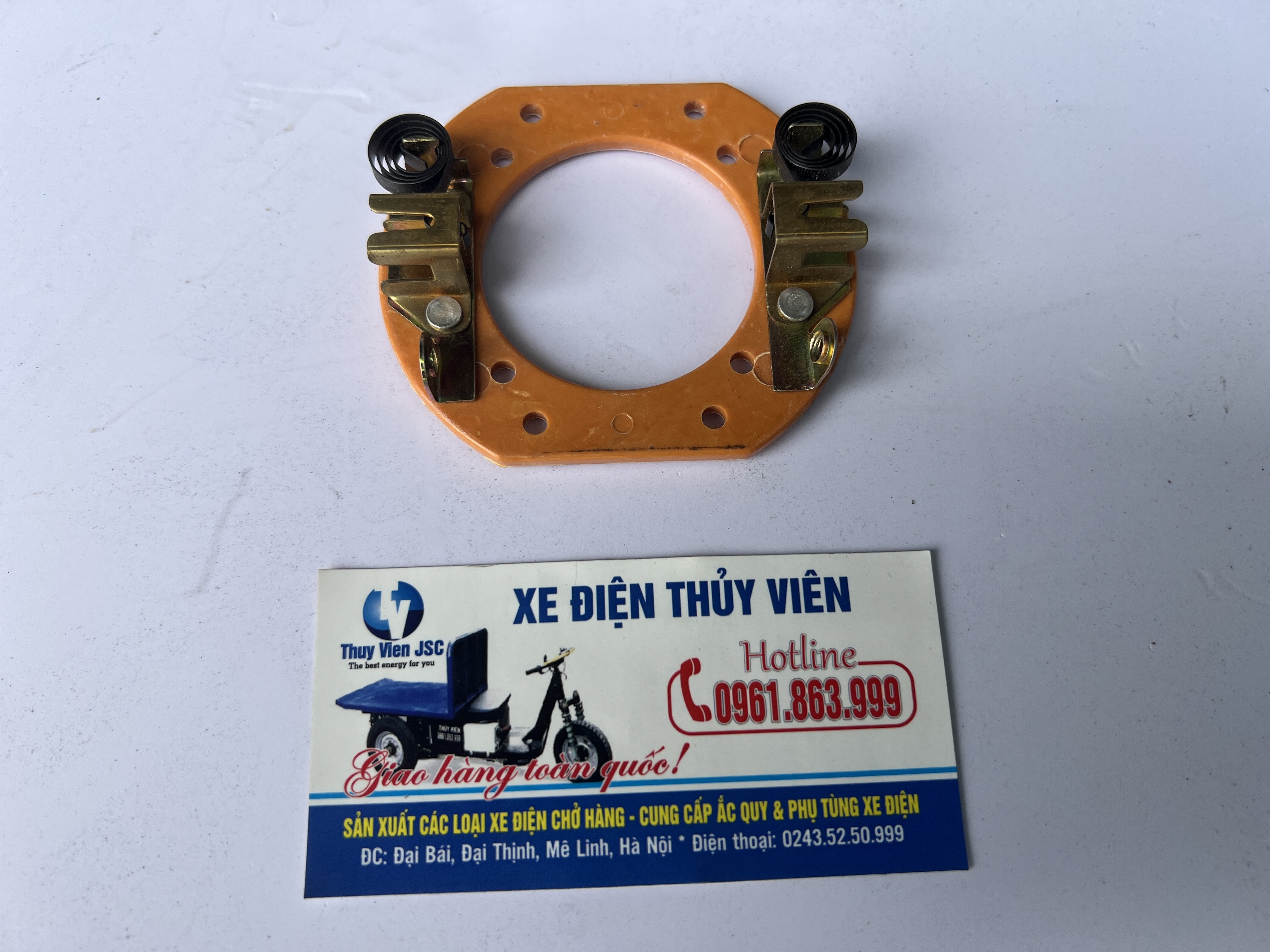 Gông chổi than